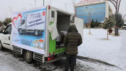 Erciş Belediyesi’nden Soğuk Havalarda Sıcak Çorba İkramı