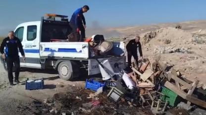 Erciş’te Zabıta Ekiplerinin Ele Geçirdiği Malzemeler Yakılarak İmha Edildi (Videolu Haber)