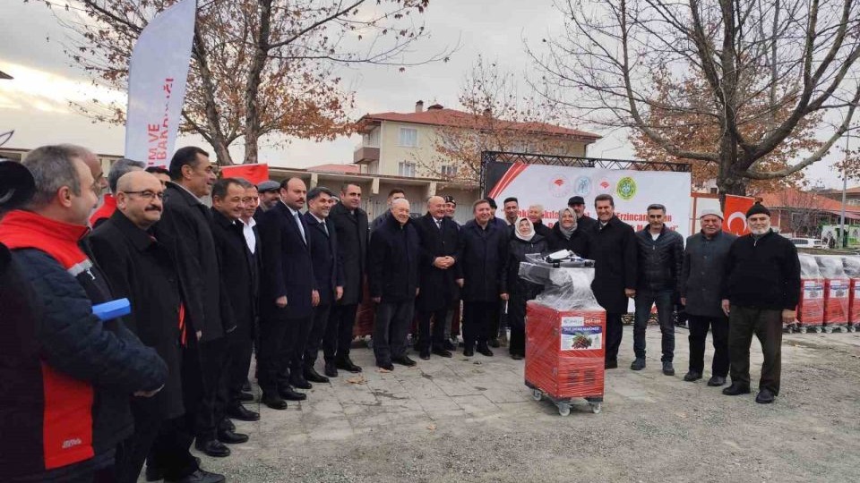 Erzincan’da üreticiye destek: Dut sıkma ve koyun kırkım makinası dağıtıldı