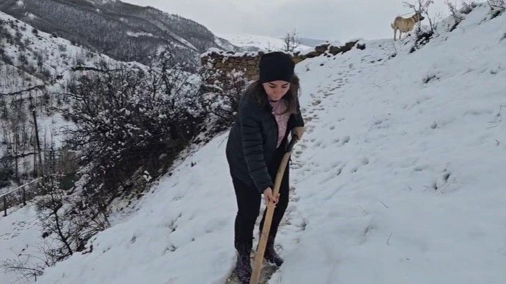 Erzincan’ın Refahiye ilçesinde kar yağışı etkili oldu