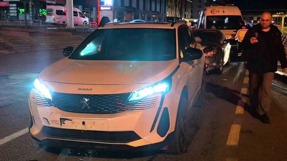 Erzurum Şehir hastanesi kavşağında zincirleme kaza