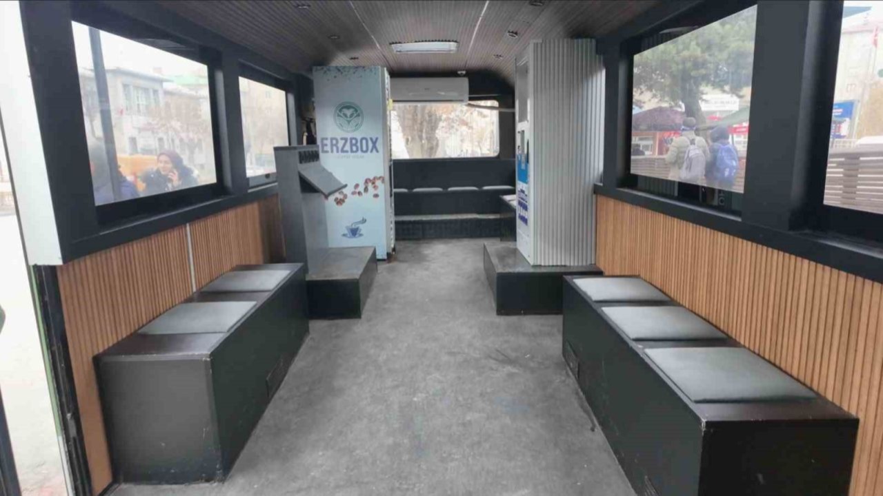 Erzurum’daki &quot;Geri Dönüşüm Temalı Otobüs Durağı&quot; projesi ilgi odağı