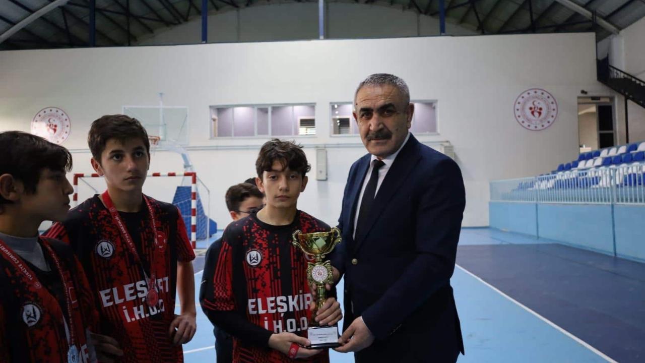 Hamur’da Okul Sporları Futsal Turnuvası Nefes Kesti