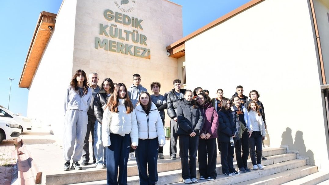 "İyilik Elçisi" Projesi gençlere yardımlaşma ve tarih bilinci aşılıyor