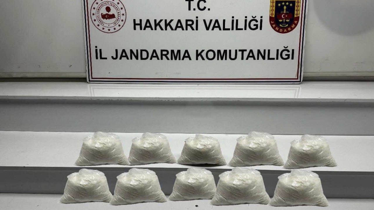 Jandarma 9 kilo metamfetamin ele geçirdi