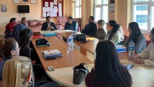 Kars Sarıkamış Kaymakamı öğretmen ve öğrencilerle bir araya geldi