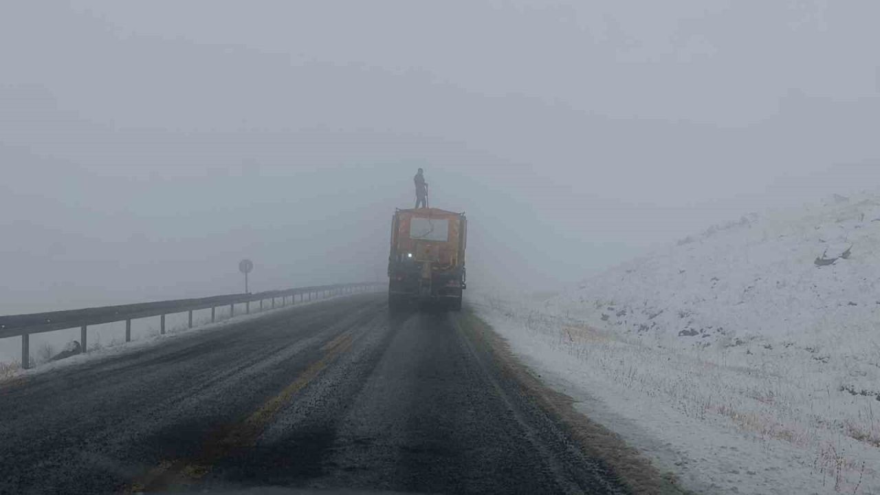 Kars’ta yoğun sis: Uçak seferleri iptal edildi