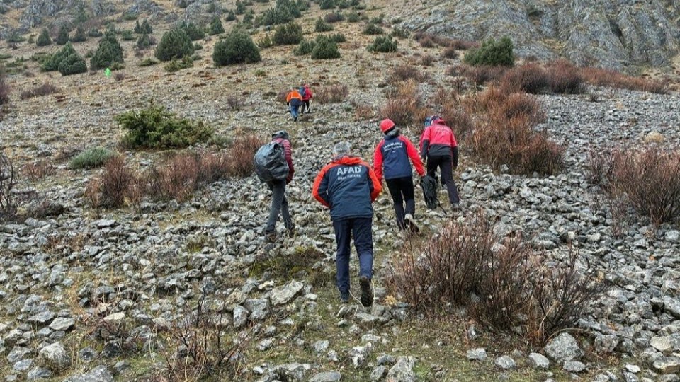 Kayalıklarda mahsur kalan keçiler JAK timi tarafından kurtarıldı