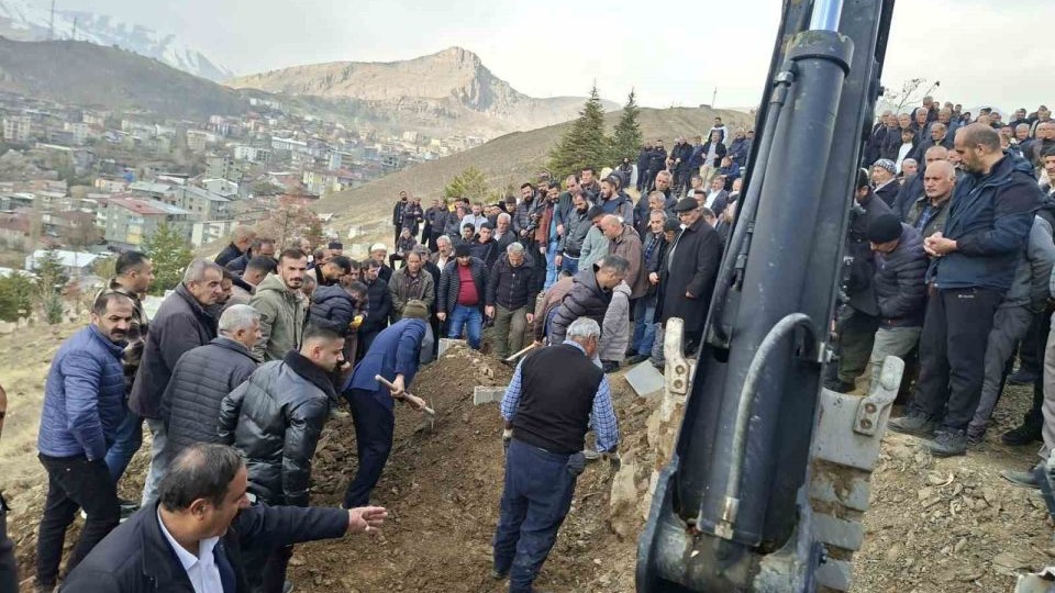 Kazada hayıtını kaybeden Durgun, Hakkari’de toprağa verildi