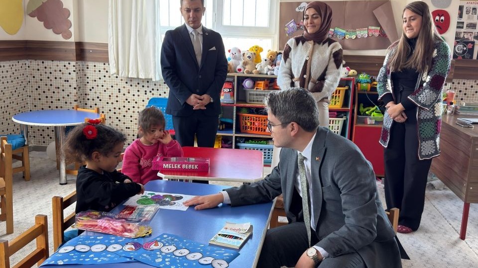 Kemaliye Kaymakamı Emirhan Arıkan, Topkapı köyü ziyaretinde incelemelerde bulundu