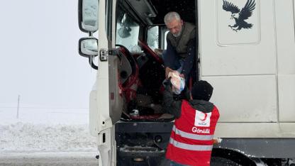 Kızılay’dan Tendürek Geçidi’nde Mahsur Kalan Vatandaşlara Destek