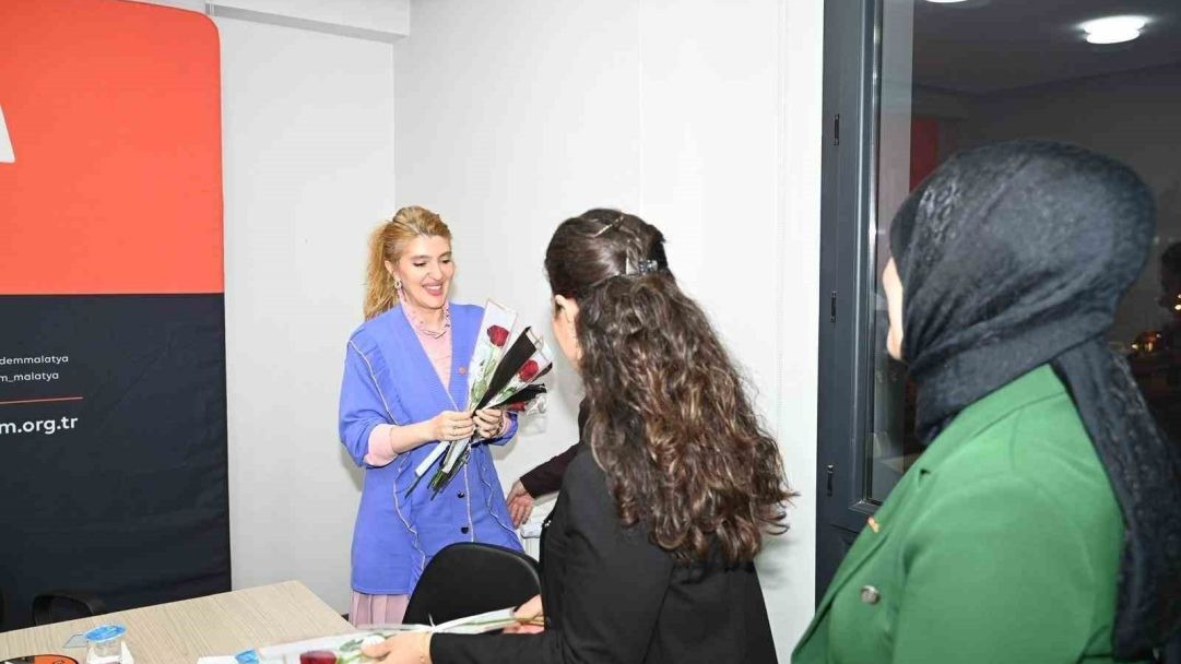 Milletvekili Ölmeztoprak KADEM’i ziyaret etti, deprem sonrası dayanışmayı da değerlendirdi