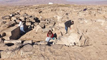 Muradiye'de Urartu'nun Gizli Kapısı Açığa Çıktı
