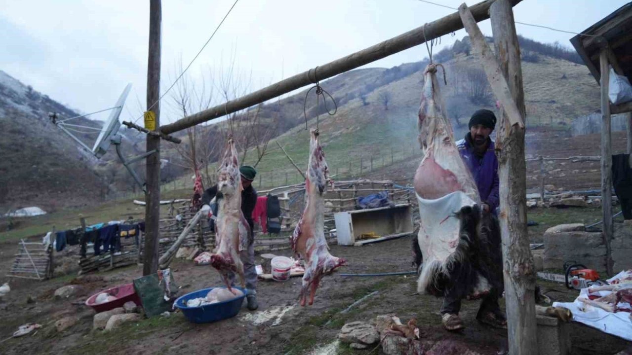 Muş’ta asırlık kavurma geleneği yaşatılıyor