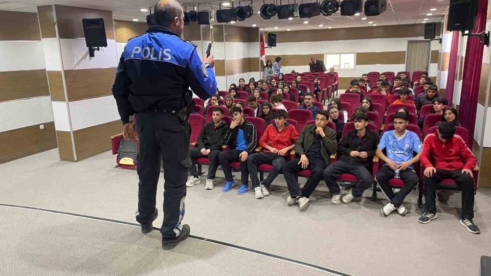 Öğrencilere polislik mesleği anlatıldı