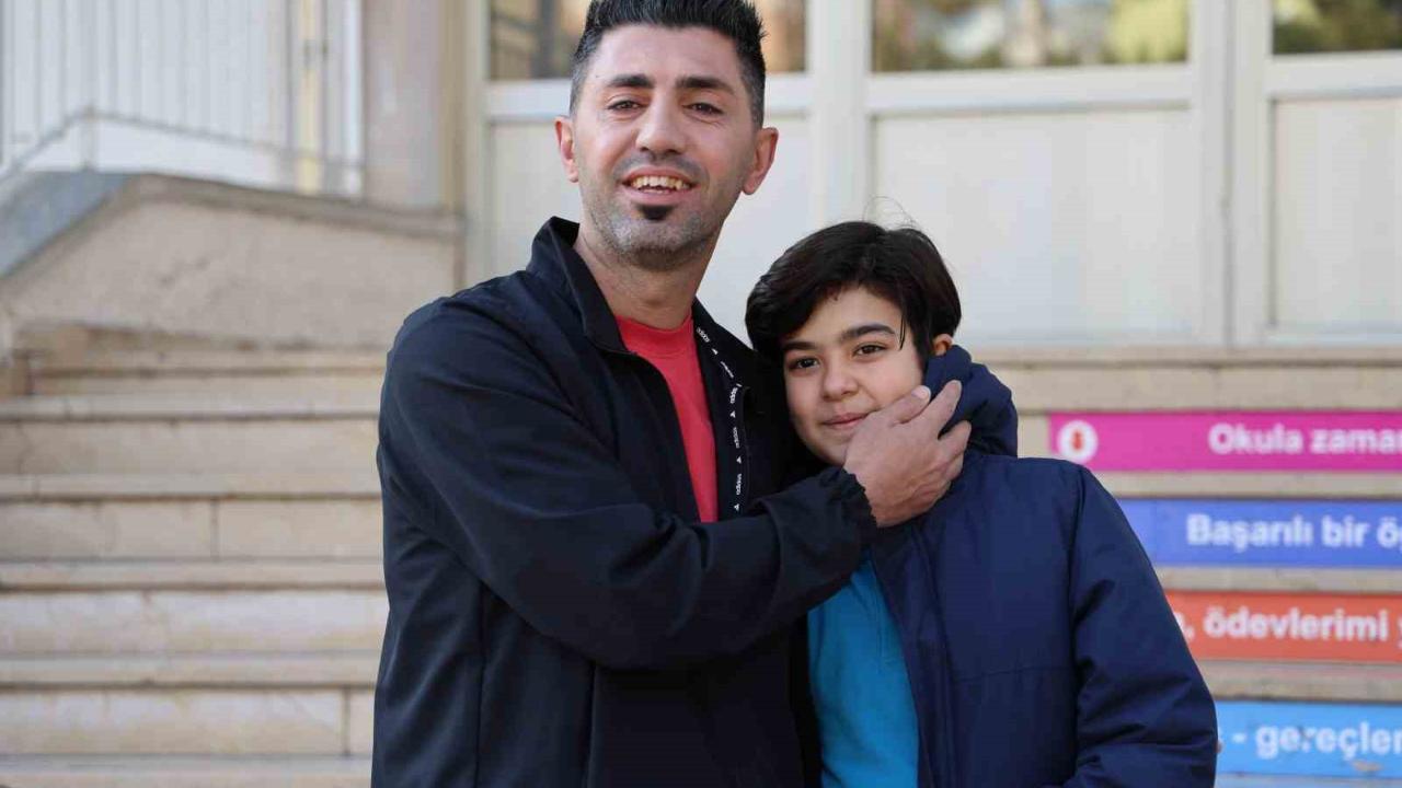 Öğrencisinin hayatını Heimlich manevrasıyla kurtardı