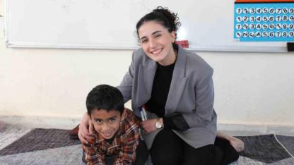 Tek öğretmen, dört öğrenci: Köy okuluna yürek ısıtan dokunuş