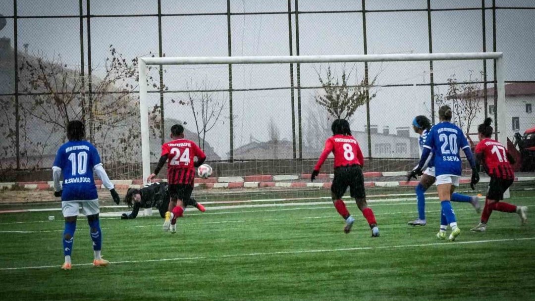 Turkcell Kadın Futbol Süper Ligi: Hakkarigücü: 0 - Yüksekova SK: 1