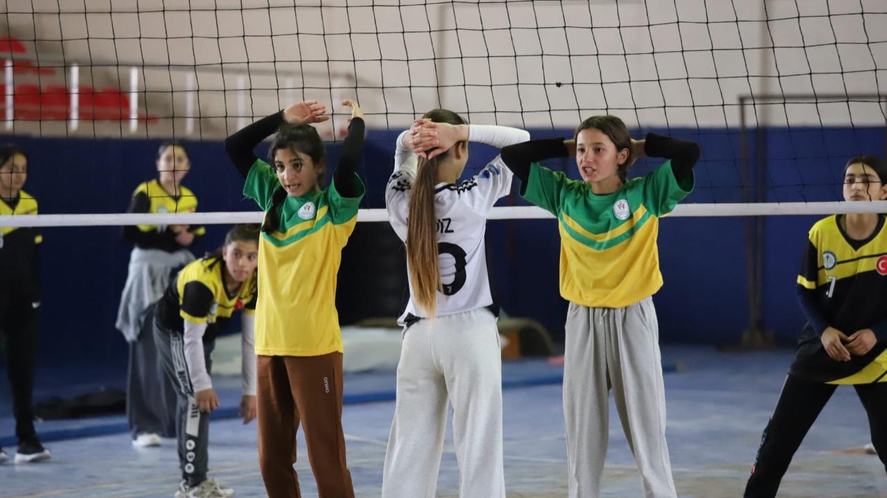 Tutak’ta Yıldızlar Voleybol Müsabakaları Başladı