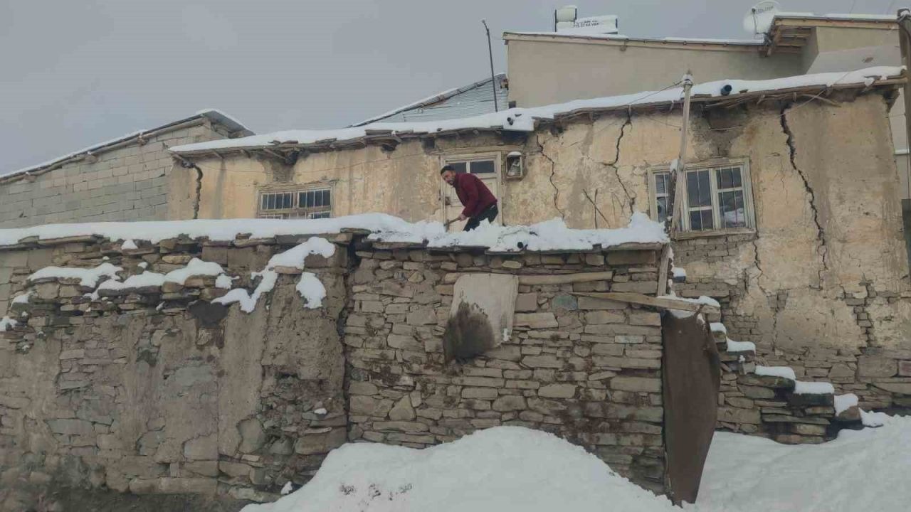 Van’da kar yağışı: Yüksek kesimlerde zorlu şartlar