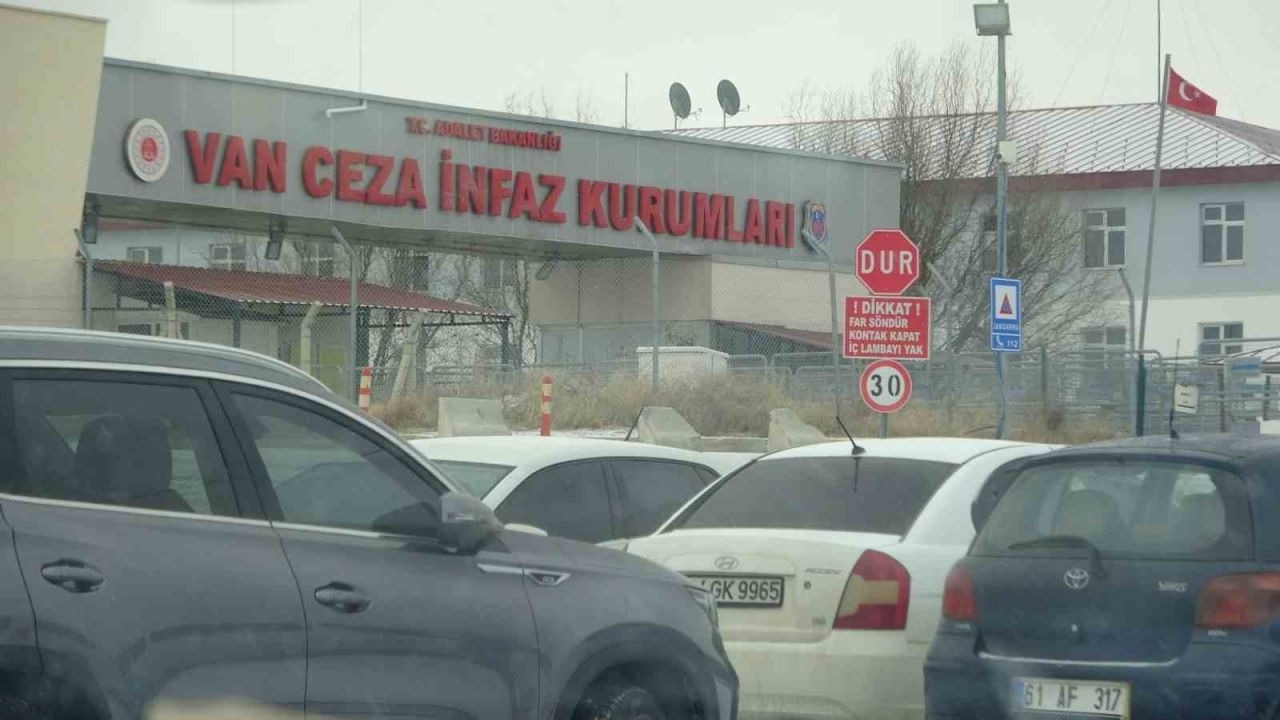 Van'da yüksek güvenlikli cezaevinde tahliye hareketliliği