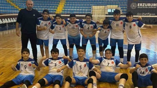 Voleybolda Erzurum Şampiyonu Oltu Cumhuriyet Ortaokulu