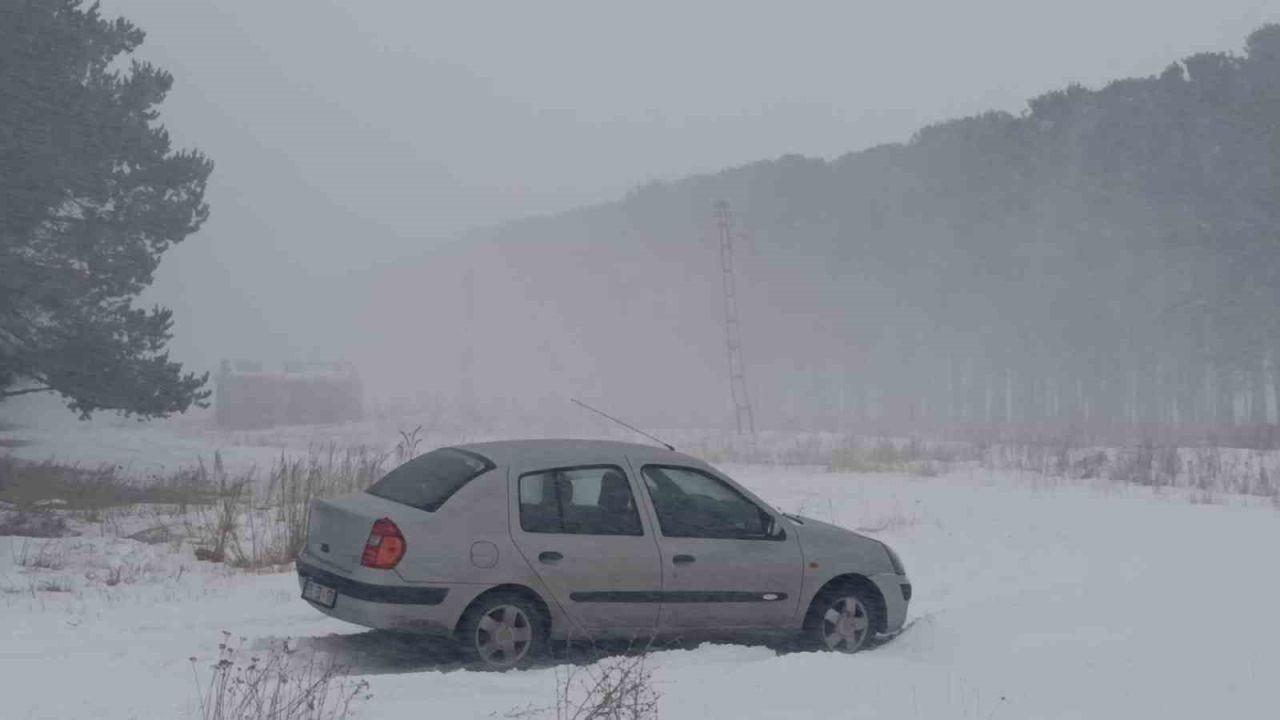 Yoğun kar yağışı, Kars'ta 27 köy yolu ulaşıma kapandı