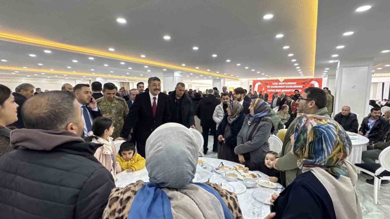 Yüksekova’da şehit aileleri ve gaziler için anlamlı gece