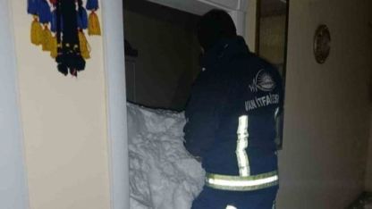 Mahalleye çığ düştü: 1 kişi kayıp, 22 ev boşaltıldı