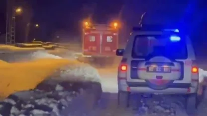 Erciş’te kapanan yollarda hastalara Snowtrack ile ulaşıldı