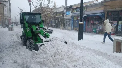 Diyadin’de karla mücadele çalışmaları devam ediyor