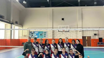 Selahaddin Eyyubi Ortaokulu yarı finallerde