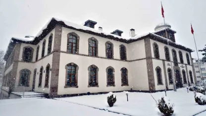 Tarihi Erzurum Kongre Binası için tehlike zilleri çalıyor