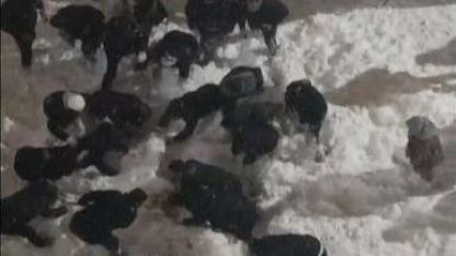 Hakkâri’de çatıdan düşen kar kütlesinin altında kalan öğrenci yaralandı