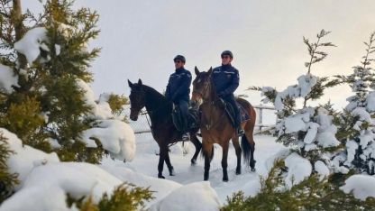 Atlı jandarmadan kış nöbeti: Zorlu hava şartlarında güvenlik devam ediyor