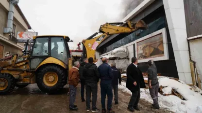 Mobilya fabrikasında yangın: 1 ölü, 1’i ağır 7 yaralı