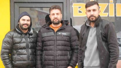 Trafik kilitlenince taksiden indi, havale geçiren çocuğu kucağında hastaneye taşıdı