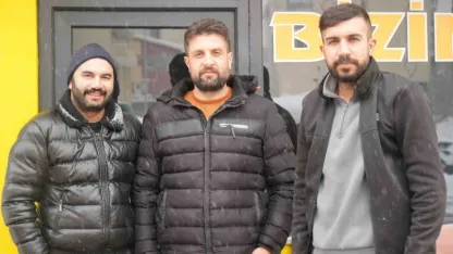 Trafik kilitlenince taksiden indi, havale geçiren çocuğu kucağında hastaneye taşıdı