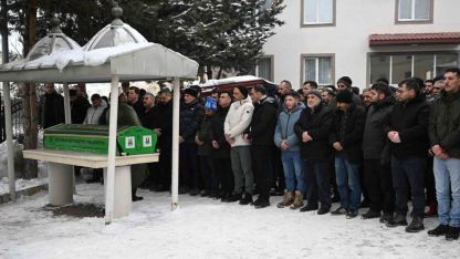 Yangında hayatını kaybeden 2 kişi gözyaşları arasında toprağa verildi