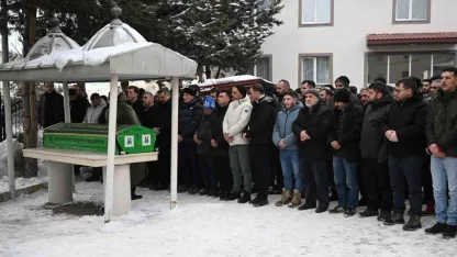 Yangında hayatını kaybeden 2 kişi gözyaşları arasında toprağa verildi