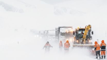 Yüksekova-Şemdinli kara yolu tipi nedeniyle ulaşıma kapatıldı