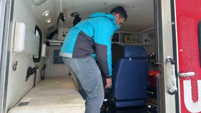 Bingöl’de diyaliz hastası UMKE tarafından hastaneye ulaştırıldı