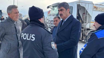 Aşkale Belediyesi’nden yolda kalan sürücülere sıcak ikram