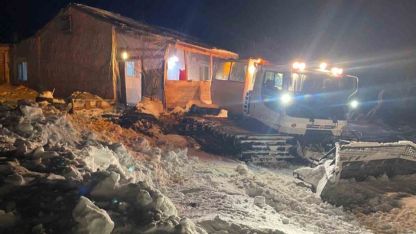 Kars’ta Mehmetçik paletli kar aracıyla yaşlı hastaya ulaştı