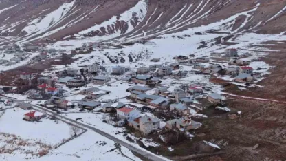Van’da beyaz esaret görsel şölene dönüştü: Yerleşim yerleri beyaz gelinliğini giydi