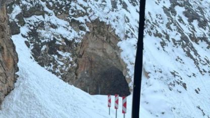 Taşyolu’nda çığ düştü, güzergâh ulaşıma kapatıldı