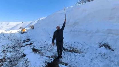 Karla kaplı mezrada mahsur kalan köylünün imdadına ekipler yetişti