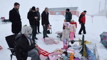 Güzeldağ Kayak Merkezi 15 bin kişiyi ağırladı