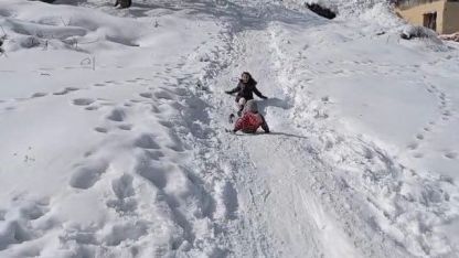Çocukların karın keyfini tepsi ve bidonlarla çıkardı