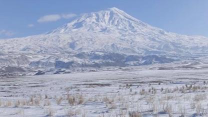 Ağrı Dağı’nın karlı görüntüsü hayran bırakıyor